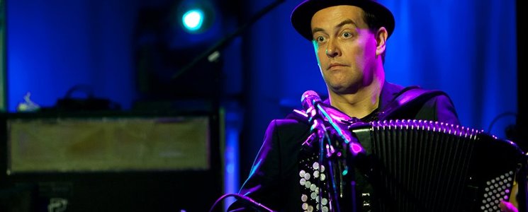 STIAN CARSTENSEN: Trollmann på trekkspill, fløyte, elektrisk gitar... Alt! Foto: Allesandro Marchi/Maijazz