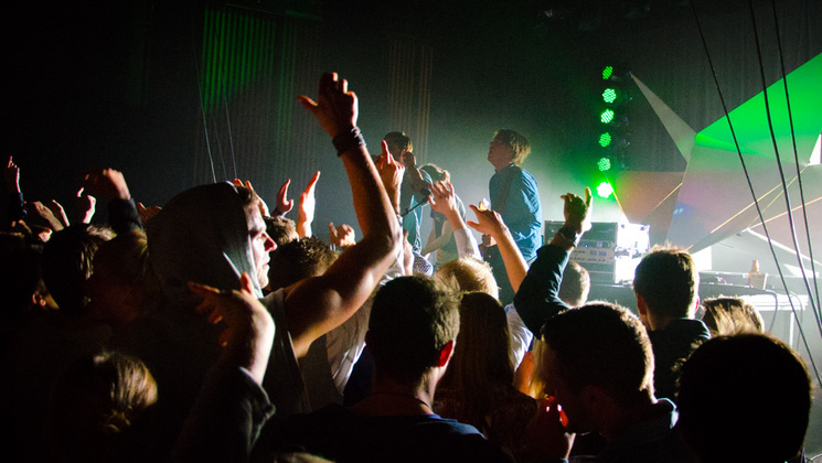 LEMAITRE: Publikumshelter under jazzfestivalen i Molde! Foto: fireflate.no
