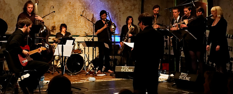 ARENA-PROSJEKT: Komponist og bandleder Per Zanussi med ryggen til. Foto: Strieb5/Maijazz